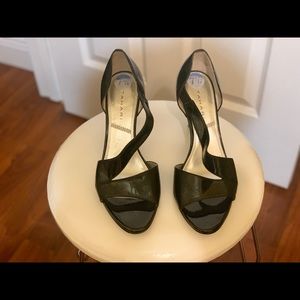 Beautiful pair of shoes 👠 by tahini black with silver